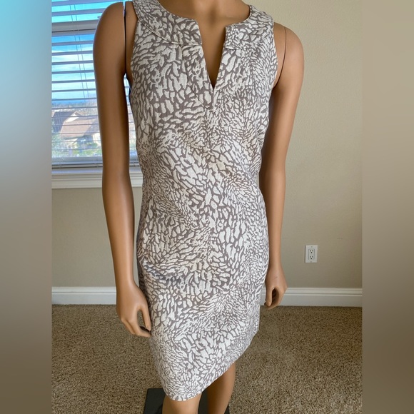 Banana Republic Dresses & Skirts - Flattering work Dress Banana Republic size 6